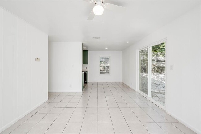 Building Photo - 3304 Dolphin Cove