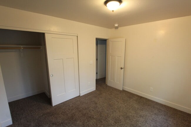 Building Photo - $500 OFF THE FIRST MONTHS RENT! Home in Mo...