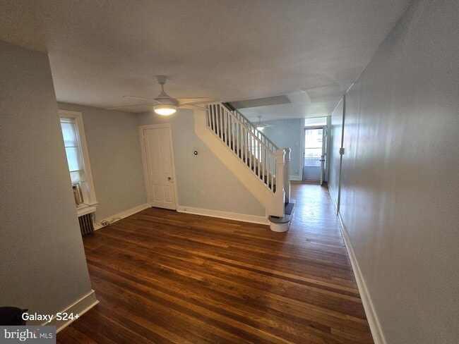 Building Photo - 462 New Elm St