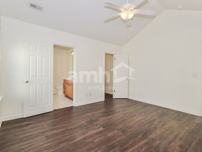 Building Photo - 2626 Bow Hunter Dr