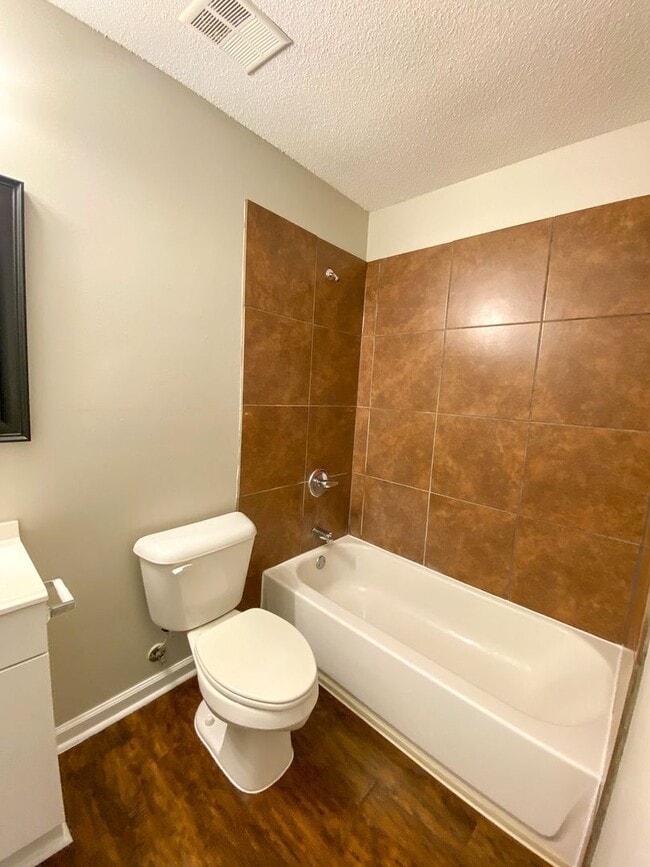 Building Photo - 3 bed, 2 bath in Horn Lake (ss appliances,...