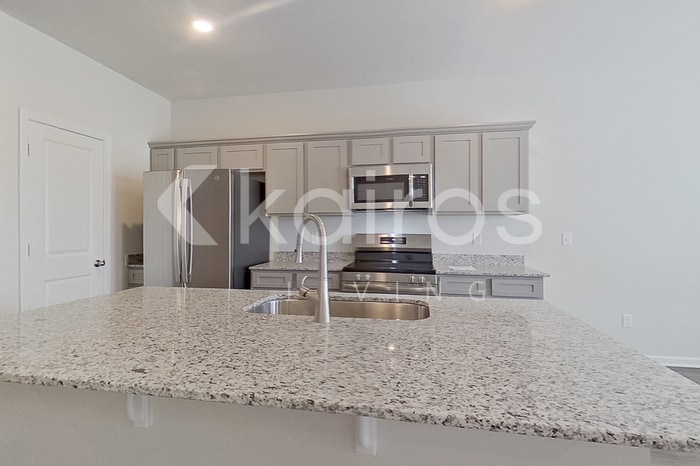 Building Photo - 2129 Banyon Cir