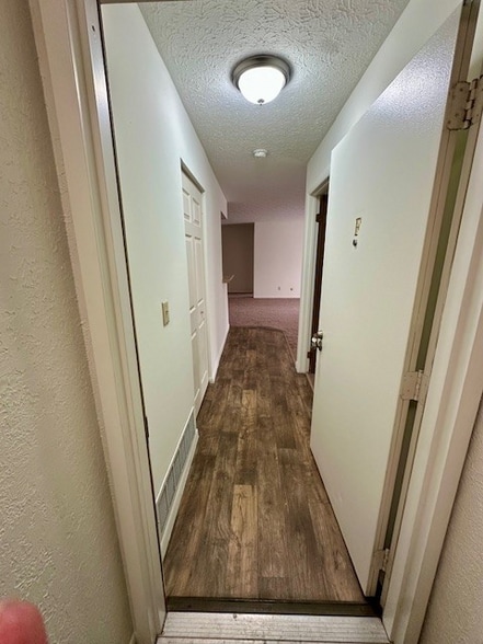 Building Photo - 2160 Hedgerow Road