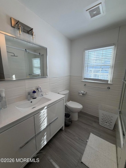 Building Photo - 534 Apple Dr