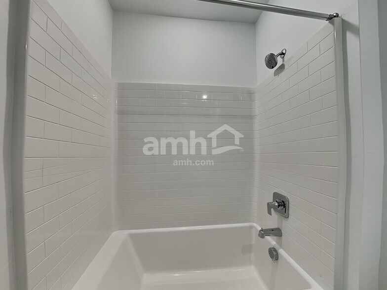 Building Photo - 18467 W Cottontail Ln