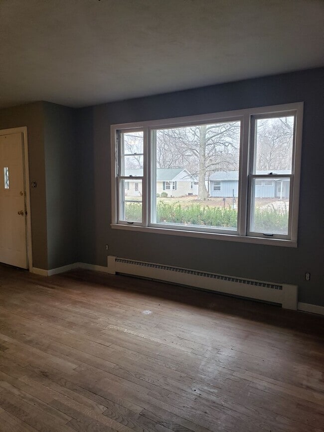 Building Photo - 3 BD Ranch