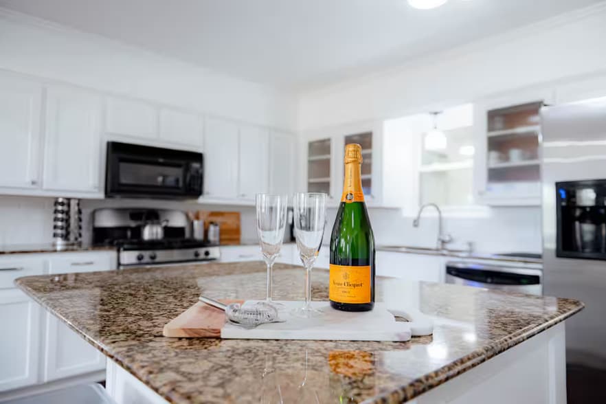 Building Photo - 1011 E Wintergreen Rd