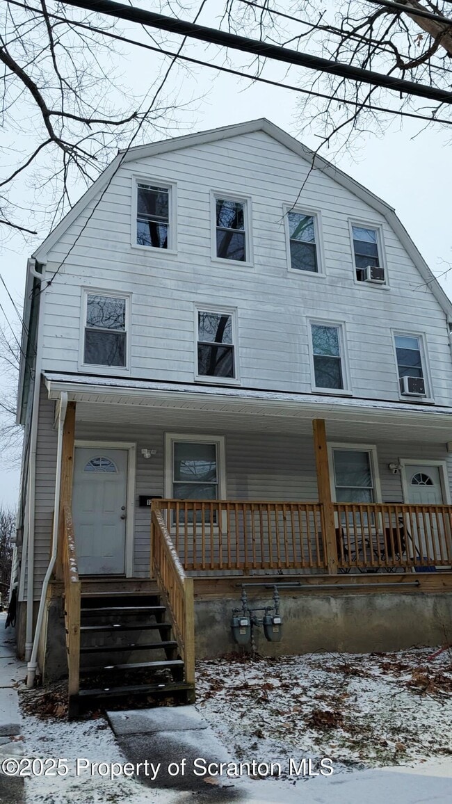 Building Photo - 124 Willow St