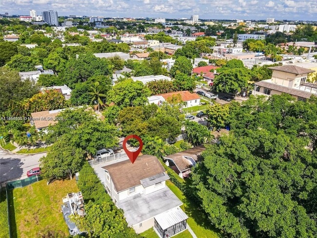 Building Photo - 927 SW 15th Ave