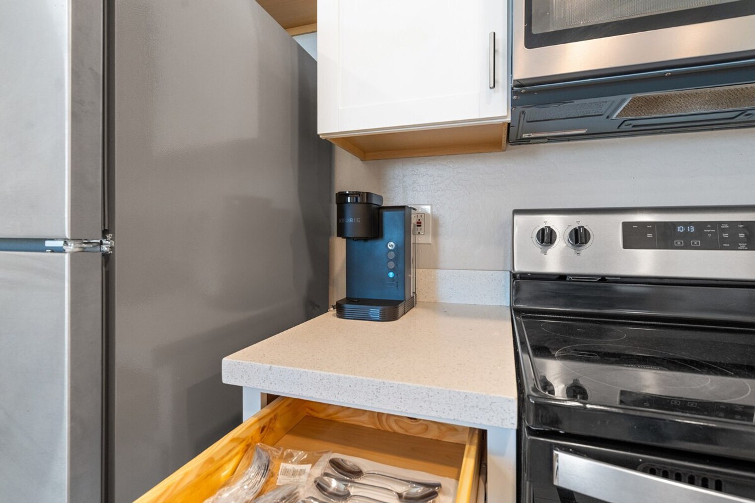 Building Photo - 6606 W Paradise Ln