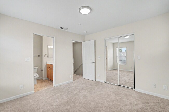 Building Photo - 808 Lenzen Ave