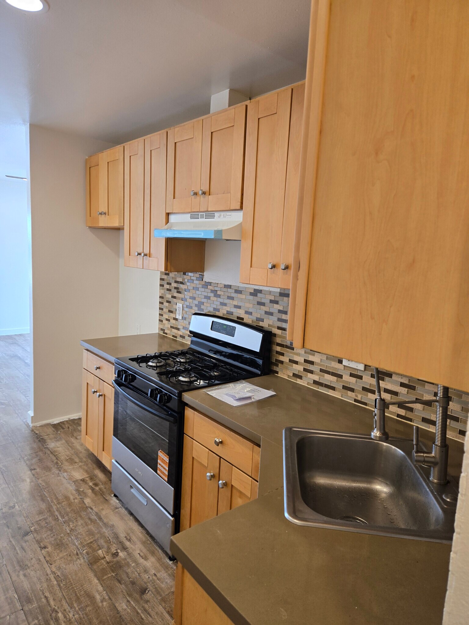 Building Photo - 5700 S Van Ness Ave