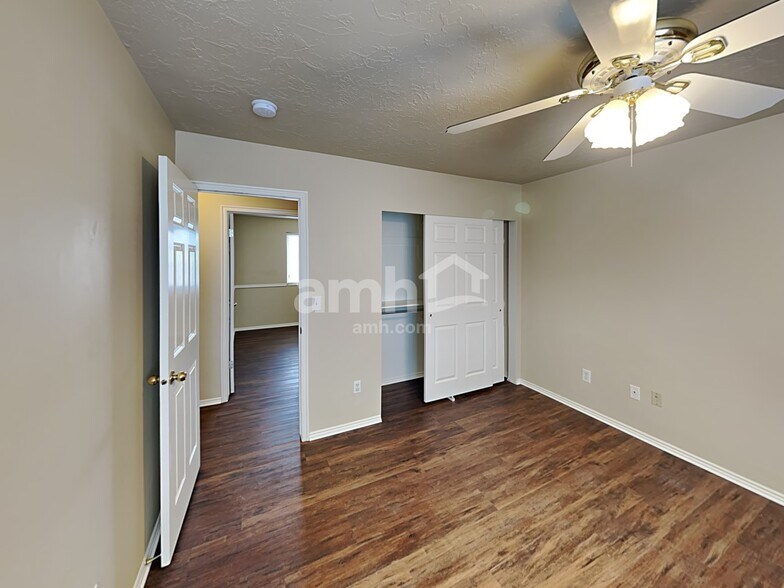 Building Photo - 2101 1630 N St