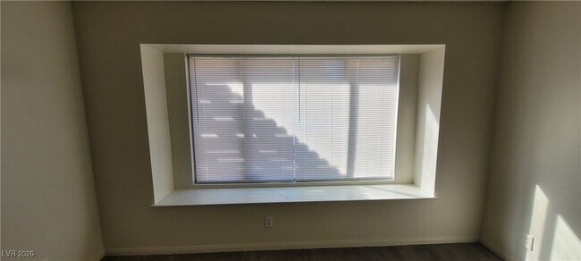 Building Photo - 6561 Avon Ct