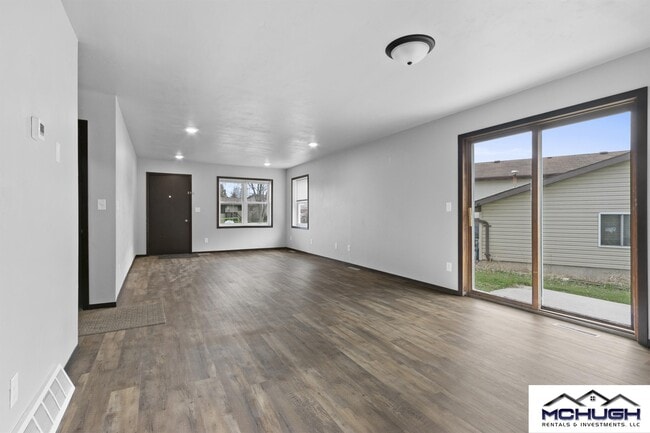 Building Photo - 534 Southridge Dr