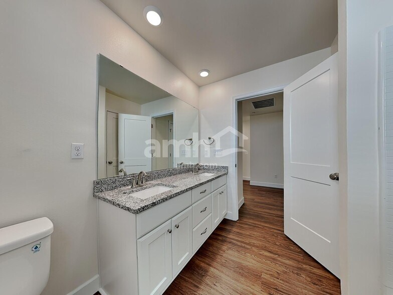 Building Photo - 13918 106th Ave E