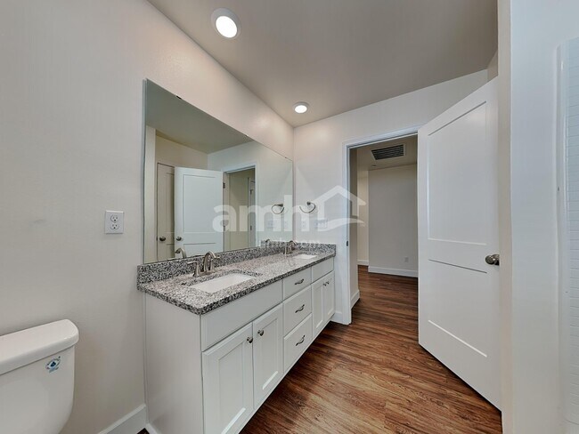 Building Photo - 13918 106th Ave E