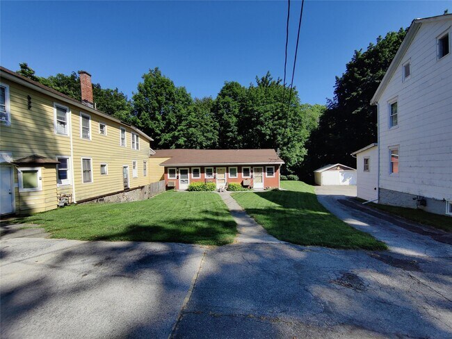 Building Photo - 28 Vineyard Ave
