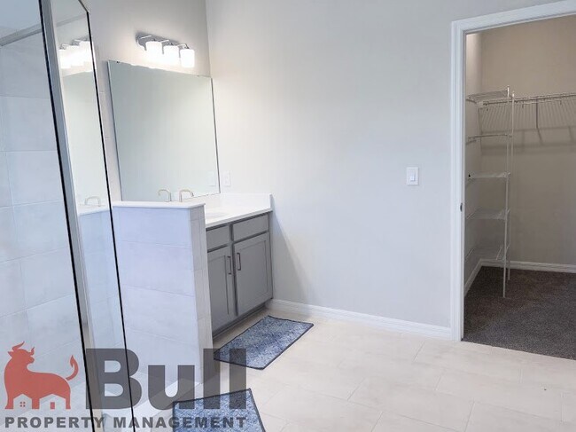 Building Photo - 1980 GOBLET COVE St