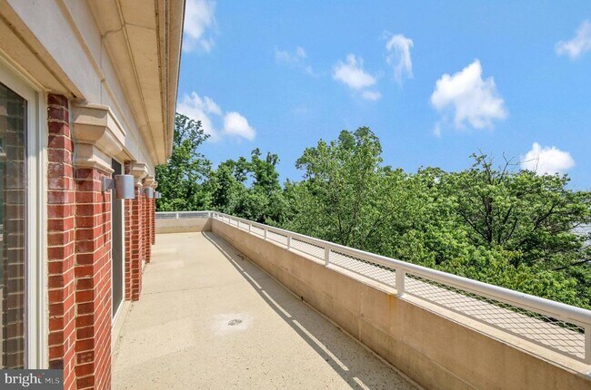 Building Photo - 635 Slaters Ln