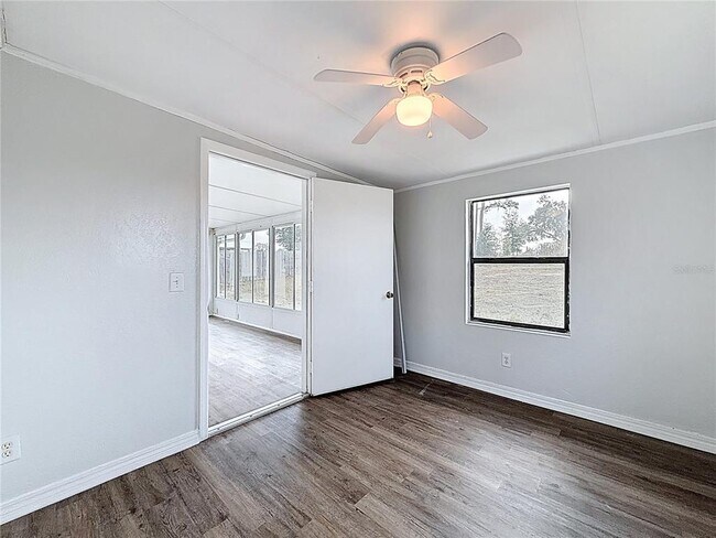 Building Photo - 1511 SW Shorewood Dr