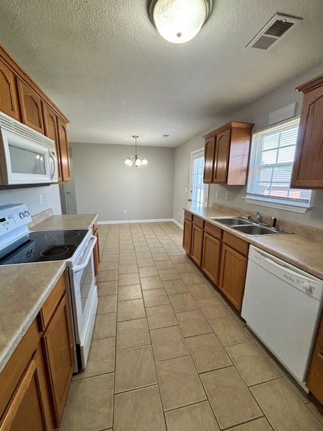 Building Photo - 145 Croghan Way