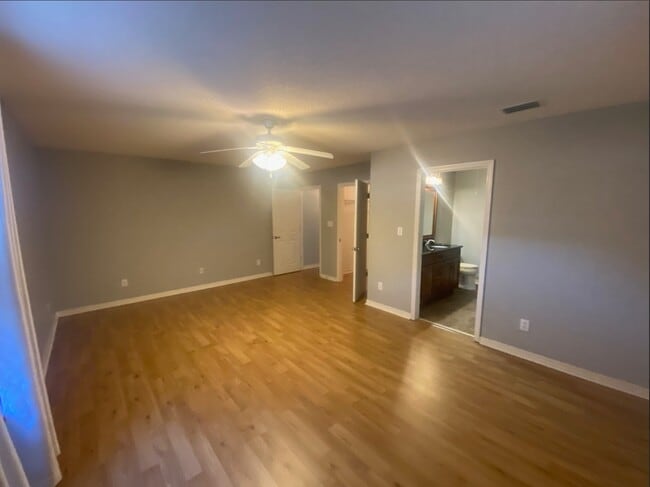 Building Photo - 8251 Magnolia Village Dr N