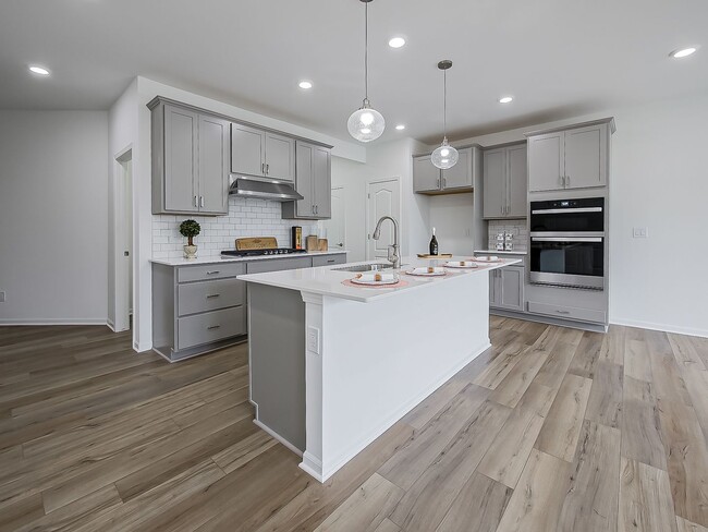 Building Photo - AVAILABLE NOW! Modern Comfort Meets Everyd...