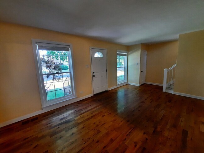 Building Photo - 3Br/2Bath House in Evanston $3,600/m
