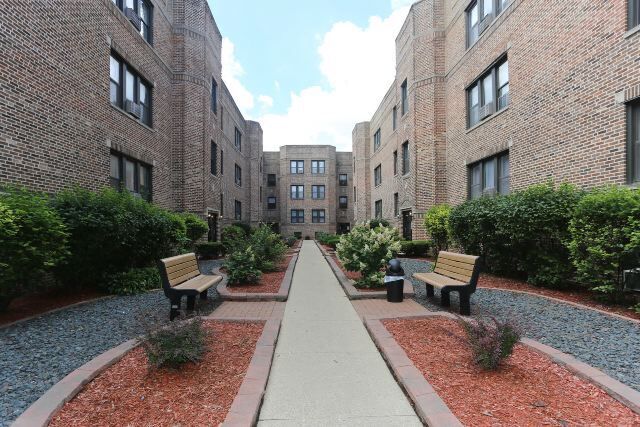 Building Photo - 3812 N Pine Grove Ave