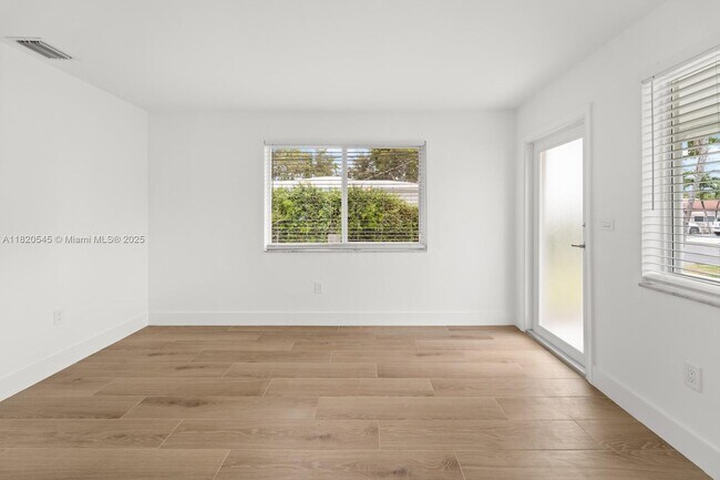 Building Photo - 37 NW 49th Ave