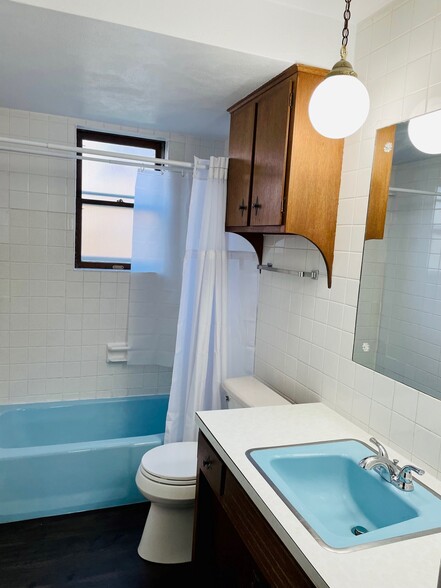 Bathroom - 508 16th Ave