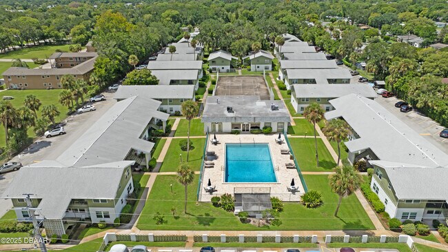 Building Photo - 840 Center Ave