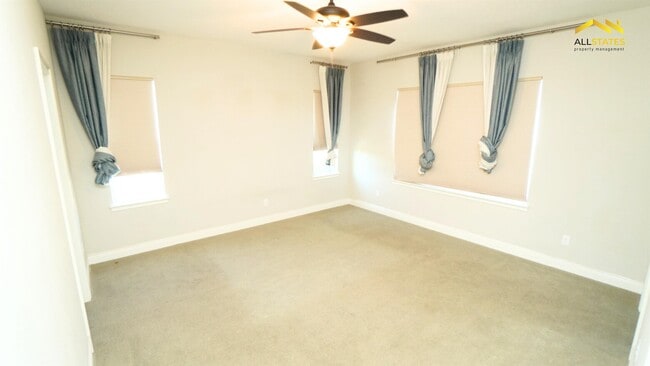 Building Photo - 15405 Honeybell Dr