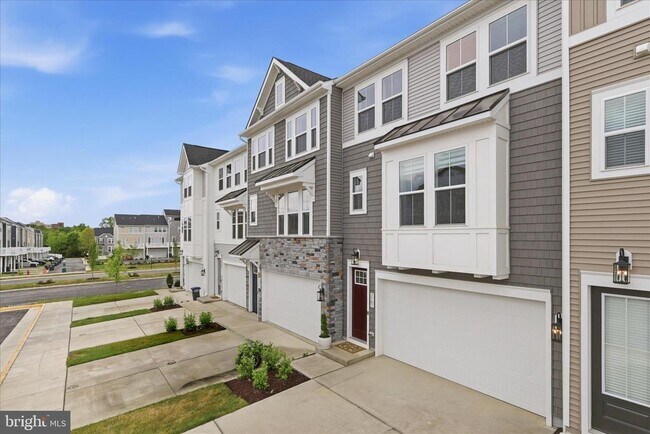 Building Photo - 9507 Maidenhair Ave