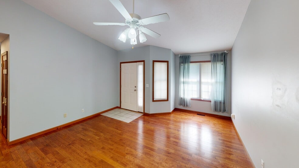 Building Photo - 3209 Sequoia Dr