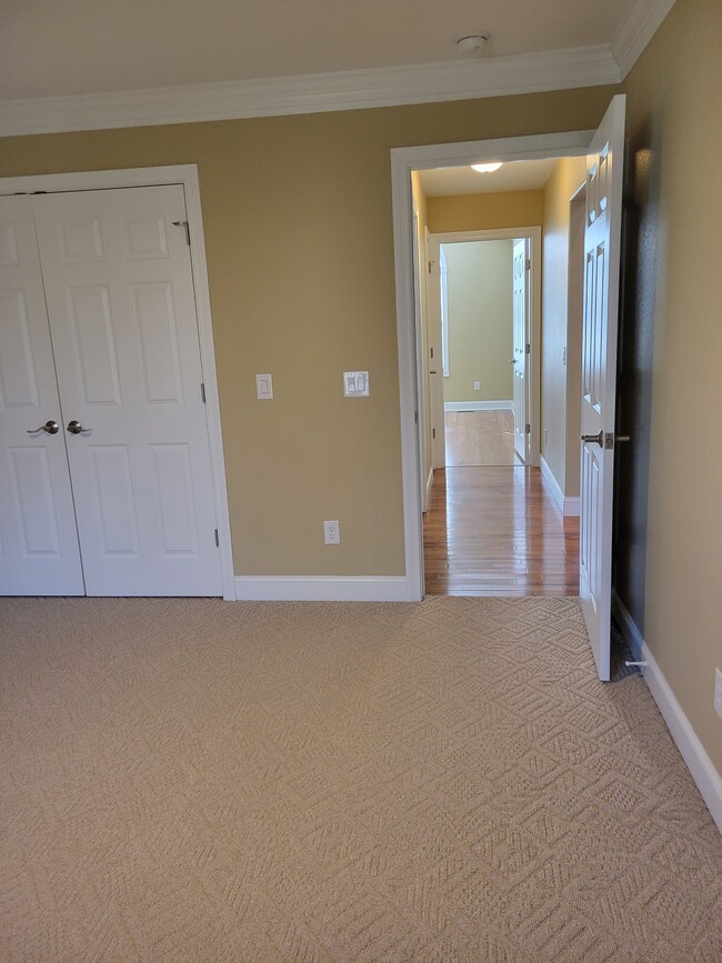 Building Photo - 544 Snead Dr