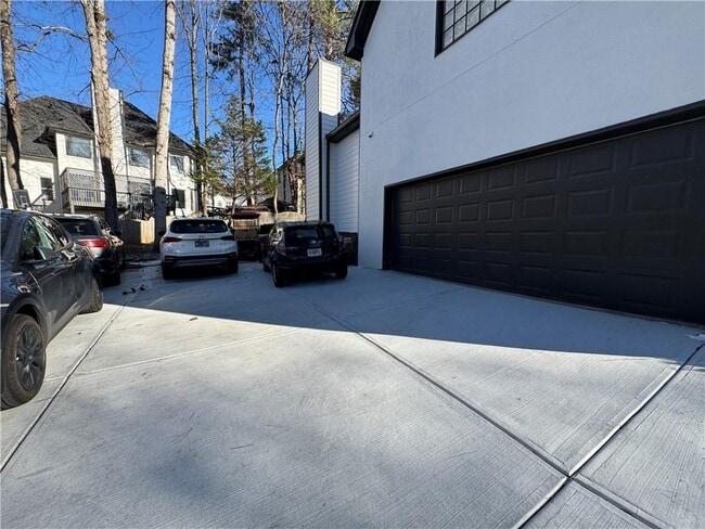 Building Photo - 525 Lake Medlock Dr