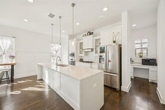 Building Photo - 3002 Zenia Dr