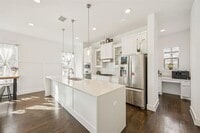 Building Photo - 3002 Zenia Dr