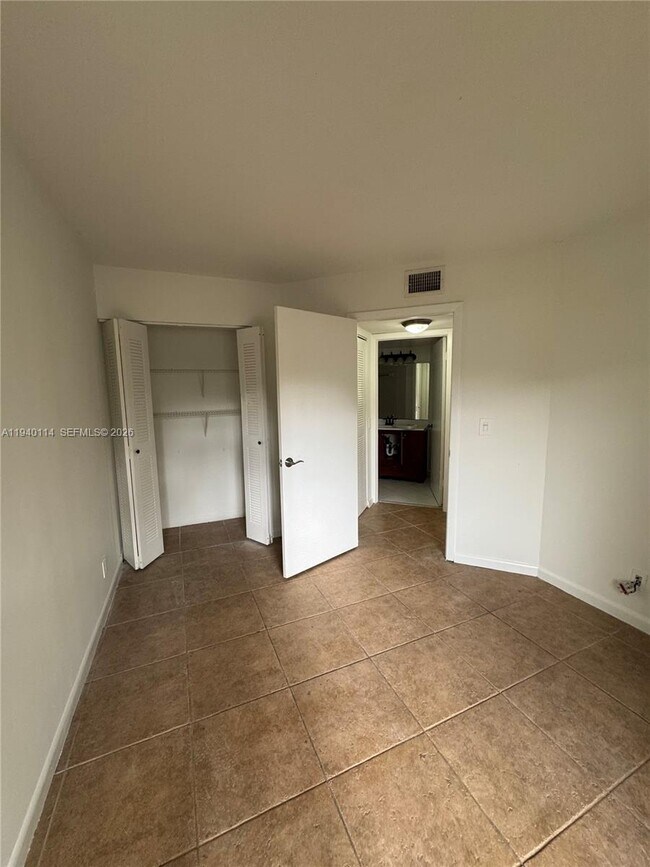 Building Photo - 5595 Courtyard Dr