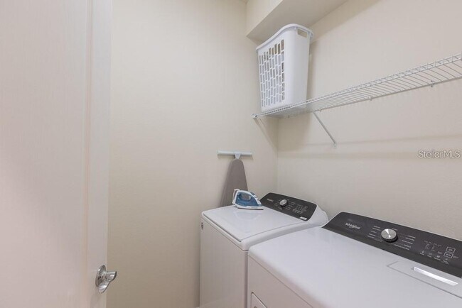 Building Photo - 7215 Oakmoss Loop
