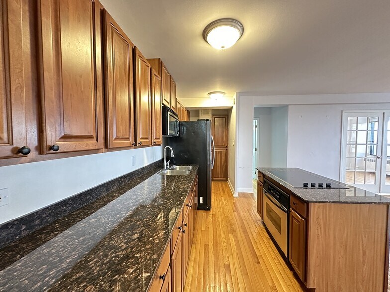 Building Photo - 4180 N Marine Dr