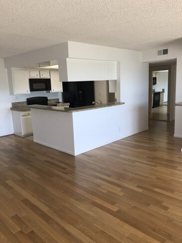 Building Photo - 1233 Amherst Ave