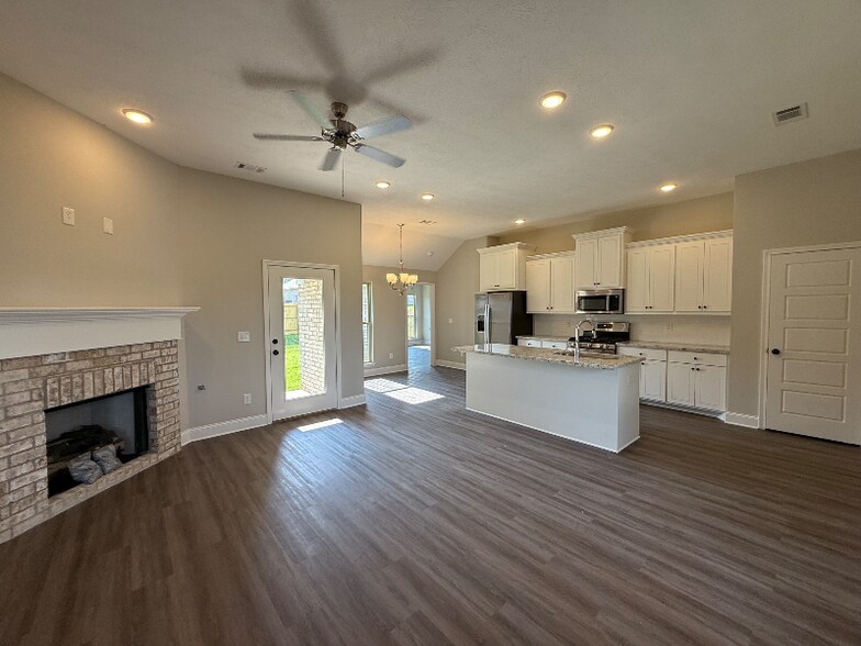 Building Photo - 112 Madisonville Dr