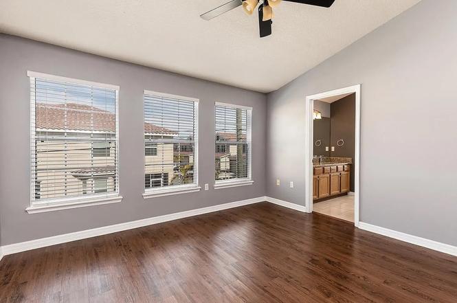 Building Photo - 555 52nd Ave N