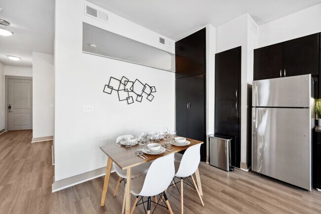 Building Photo - 2922 Elm St