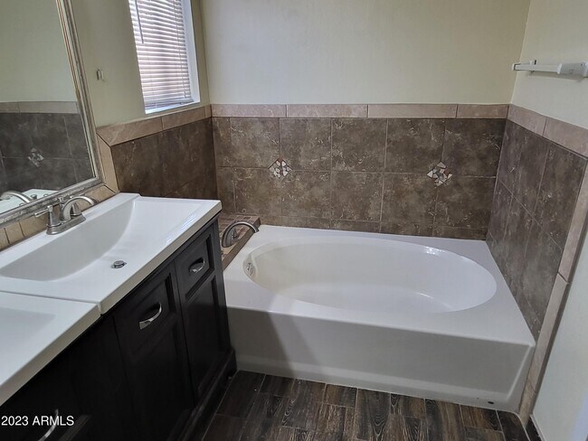 Building Photo - 7410 W Cholla St