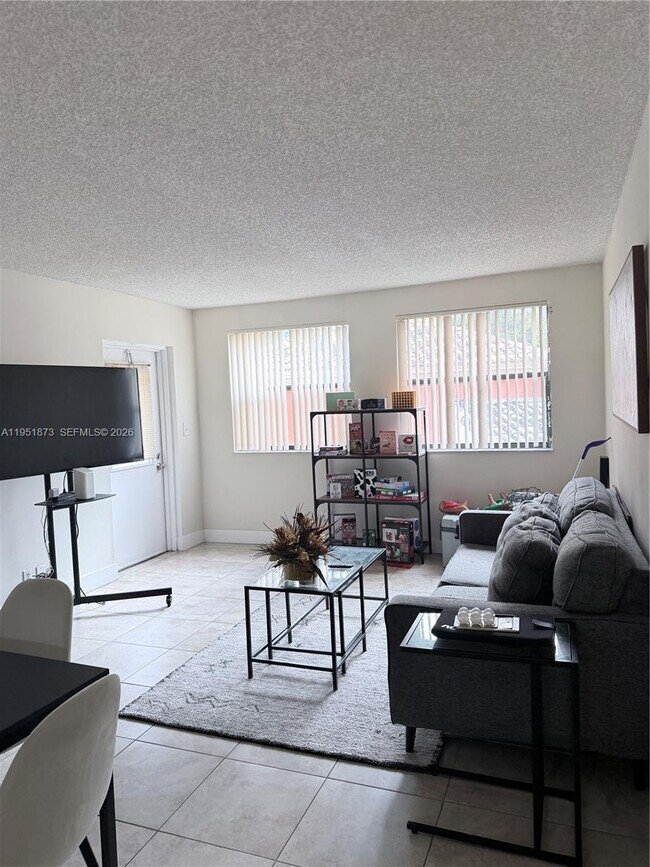 Building Photo - 8160 Geneva Ct