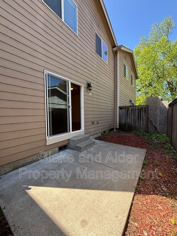 Building Photo - 347 Norway St NE